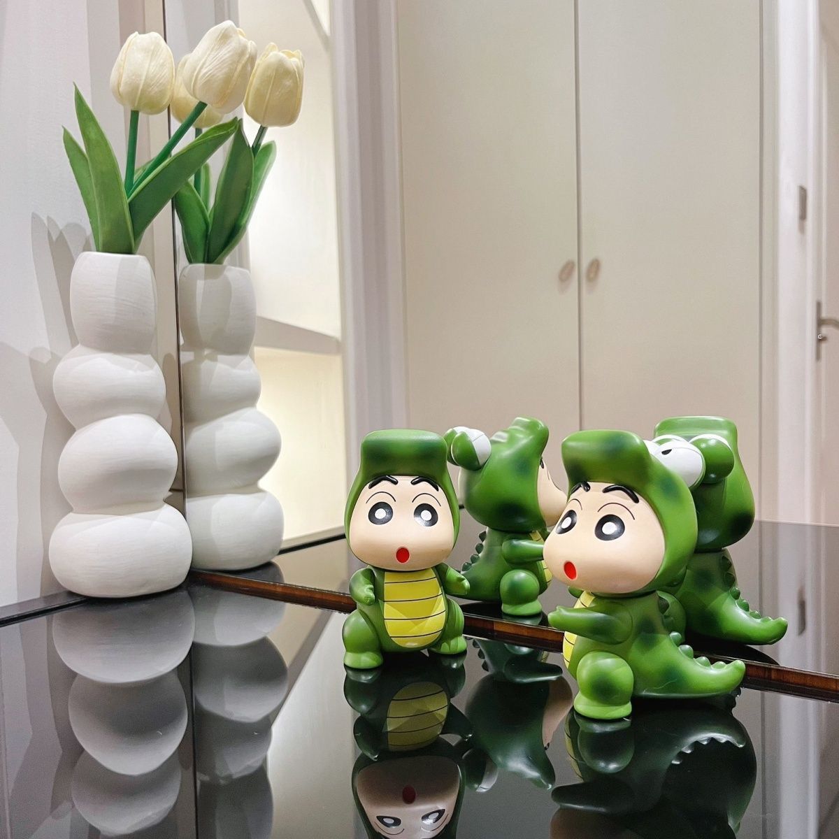 Crayon Shin-chan figurine in a - Desk Setup Design 评论和价格