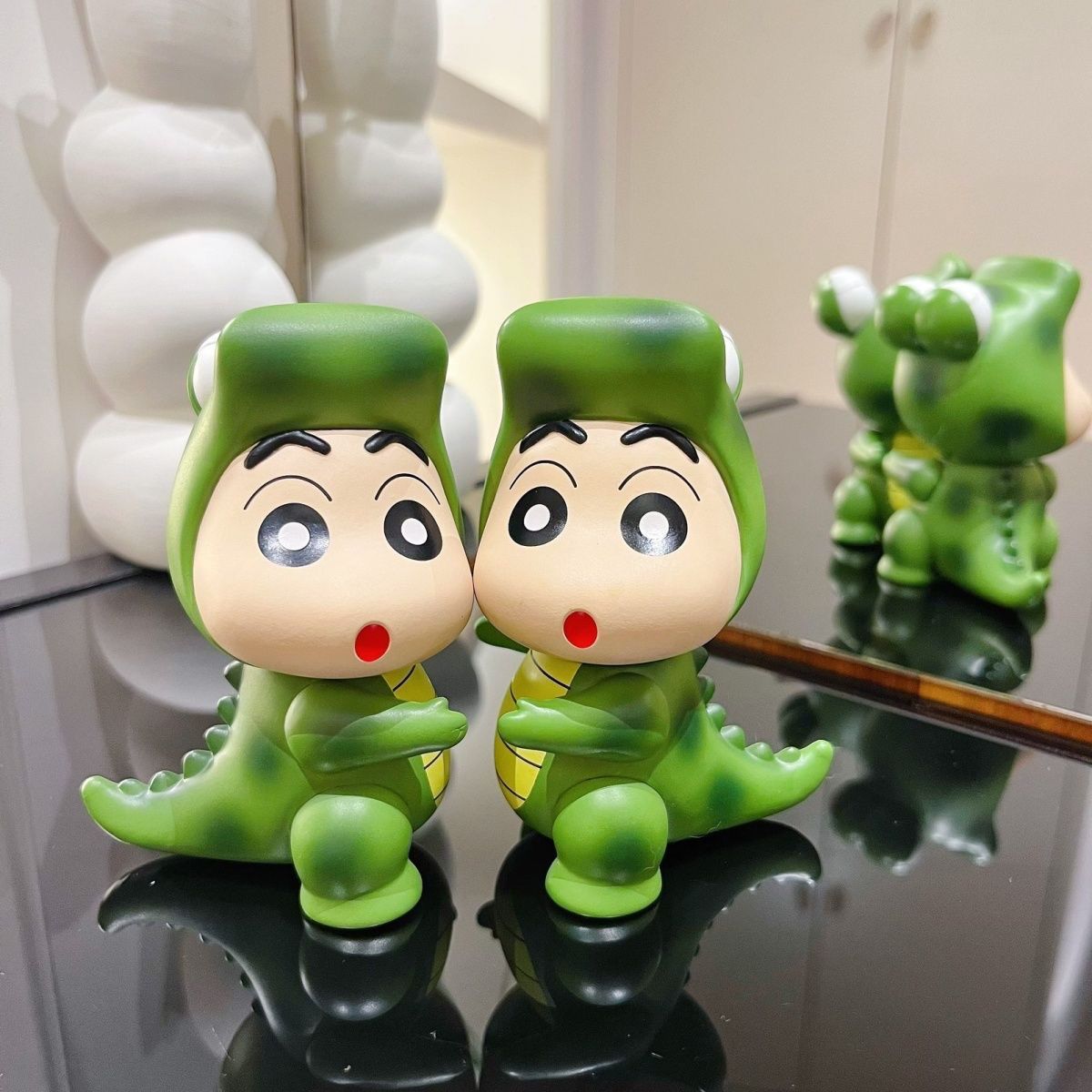 Crayon Shin-chan figurine in a - Desk Setup Design 评论和价格